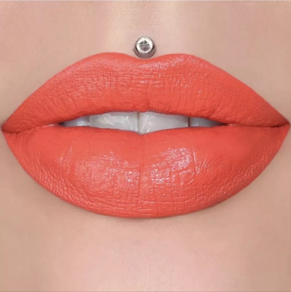 Jeffree Star Velvet Trap Lipstick NIB